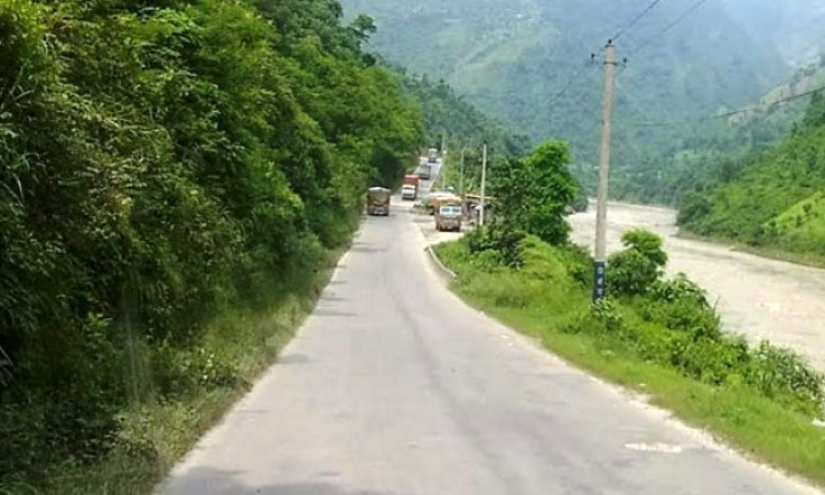नारायणगढ-मुग्लिन सडक खण्डमा सडक सुरक्षा उपकरण_img