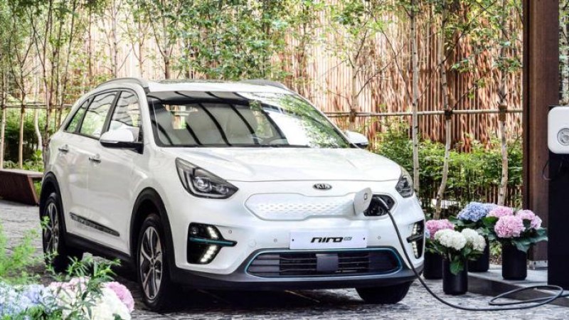 कियाको इलेक्ट्रिक क्रशओभर सार्वजनिक, माइलेज ४५० किलोमिटर