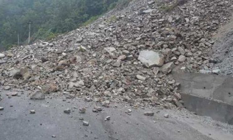पहिराेले अरनिको राजमार्ग ठप्प_img