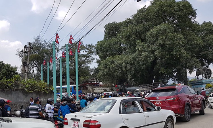 ट्याङ्कर चालकको हड्तालले उपत्यकामा पेट्रोलियम पदार्थको हाहाकार_img