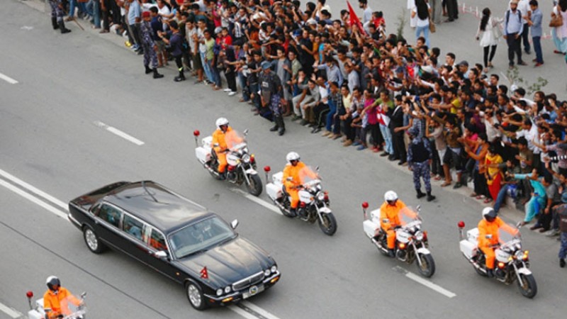 शासकको सवारीः नेपालको राष्ट्रपति चढ्छिन् १६ करोडको कार