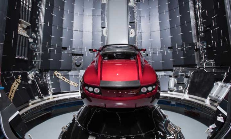 इलेक्ट्रीक कारमा रकेटको इन्जिन, एक हजार किलोमिटर माइलेज_img