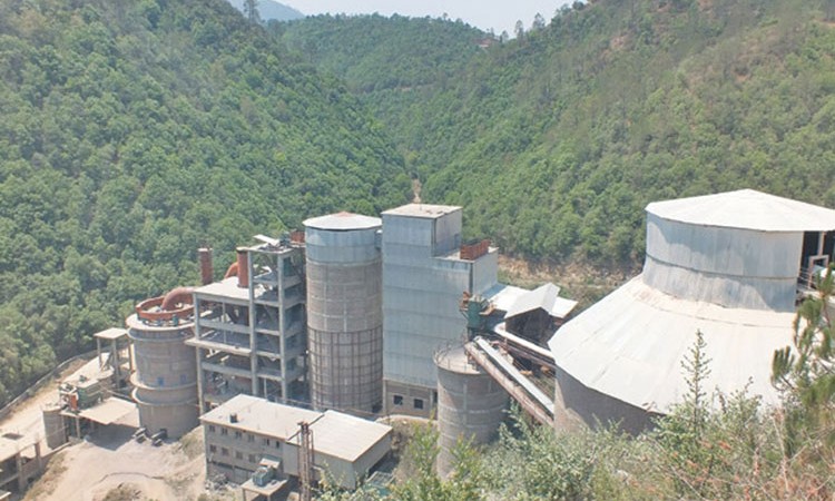 टिपर ब्यवसायीले बन्द गरेको सिमेन्ट उद्योग खुल्यो_img