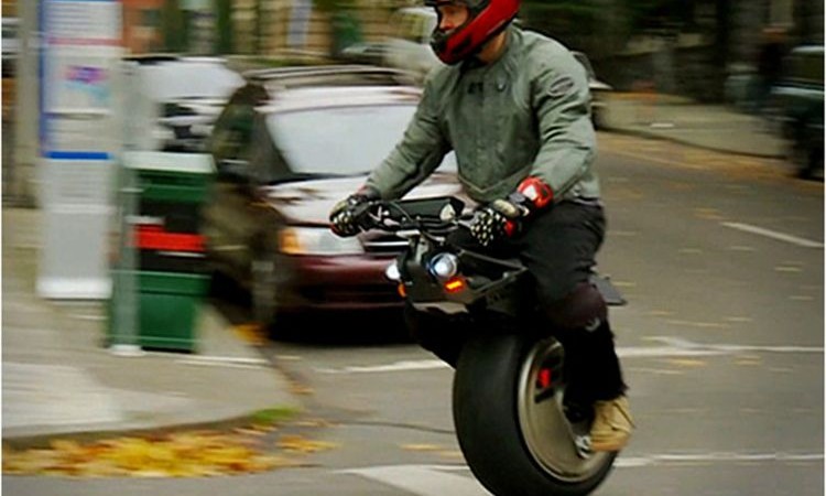 अाउँदै एक पाङ्ग्रे बाइक, यस्ता छन् विशेषता र मूल्य (भिडियोसहित)_img