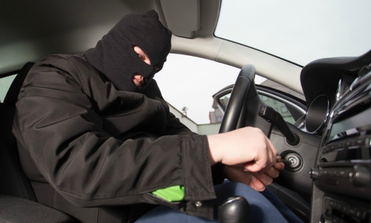 चोरीको गाडी हवल्दारको घरमा भेटिएपछि…._img