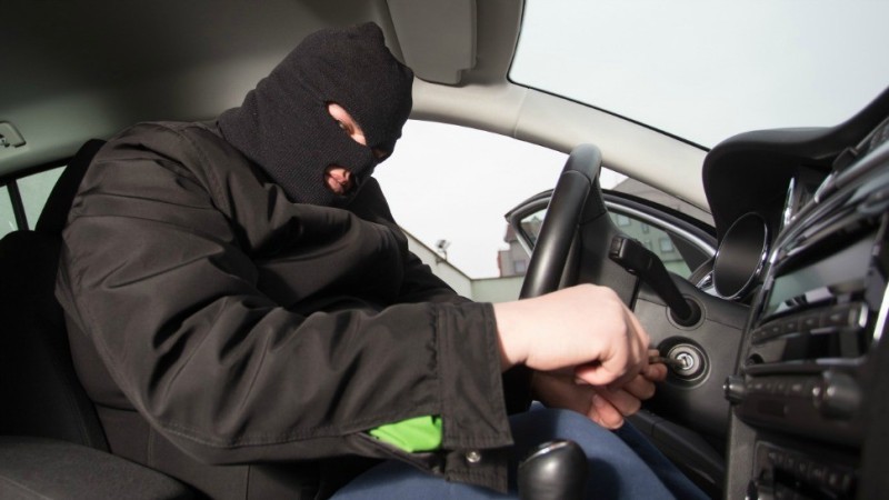 चोरीको गाडी हवल्दारको घरमा भेटिएपछि….