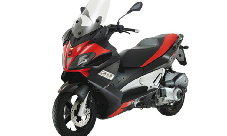 अप्रिलियाले ल्याउँदै म्याक्स-३०० स्कुटर, यस्ता छन् विशेषता_img