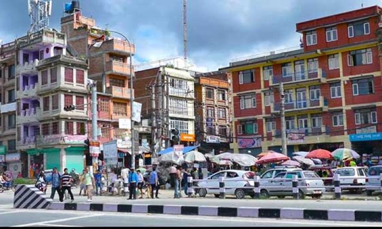 सडक मिचिएका संरचना भत्काउँदै सडक विस्तार_img