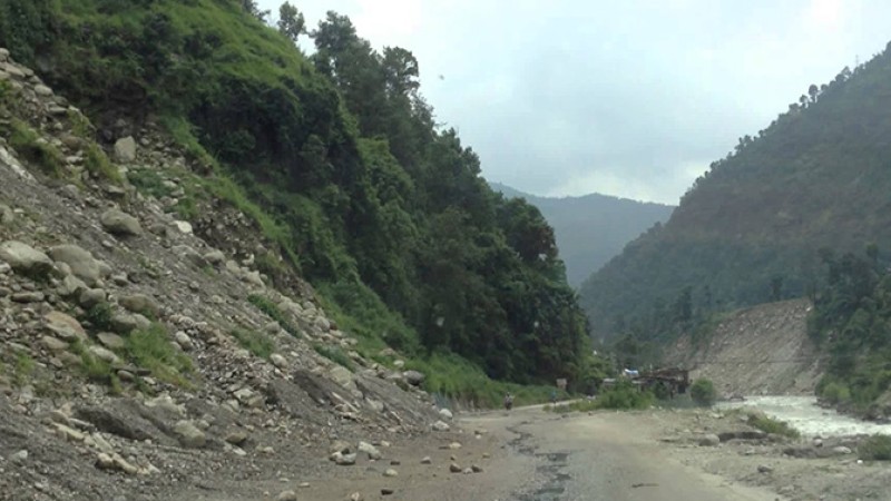 अस्थायी बाटो पुनः अवरुद्ध हुँदा तातोपानीमा समस्या