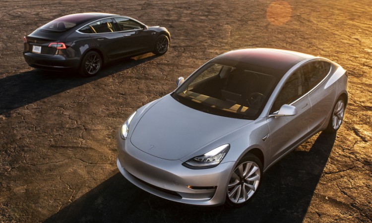 बहुचर्चित ‘मोडल थ्री’का कारण समस्या झेल्दै टेस्ला, सेयर मूल्यमा अत्याधिक गिरावट_img