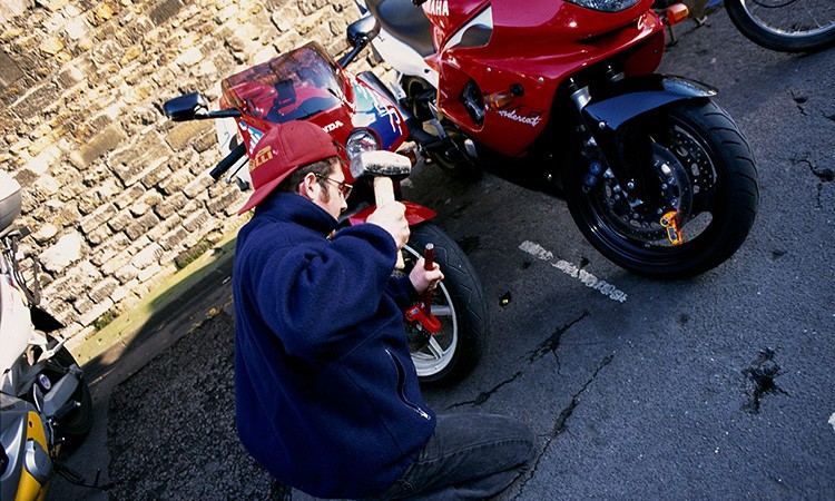 उपत्यकाबाट हराउँछ दैनिक ४ मोटरसाइकल, यस्तो छ १० बर्षको तथ्यांक_img