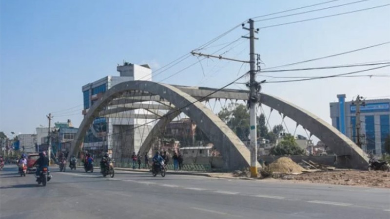 उपत्यकामा बन्दै गरेका तीन पुलको बेहाल, समय थप्न निवेदन हाले निर्माण कम्पनीले