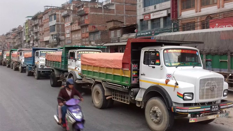 उपत्यका भित्र टिपर संचालनमा थप कडाई, सार्वजनिक बसमा यी कुरा हुनै पर्ने (सूचनासहित)