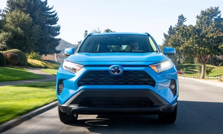 नेपाल आयो टोयोटाको हाइब्रिड र्‍याभफोर, यस्तो छ माइलेज र मूल्य_img