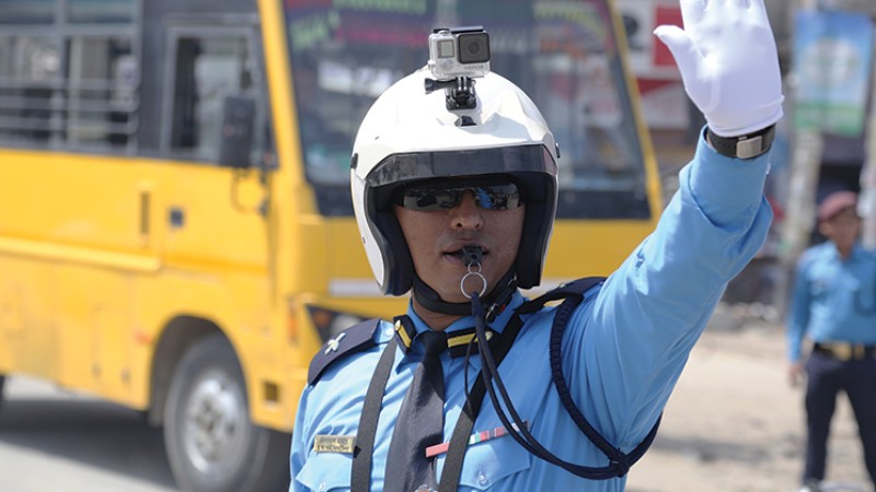 ट्राफिक प्रहरीको ‘हाउमच’ अभियान, जरिवानादेखि चालक अनुमतिपत्र निलम्बनसम्म