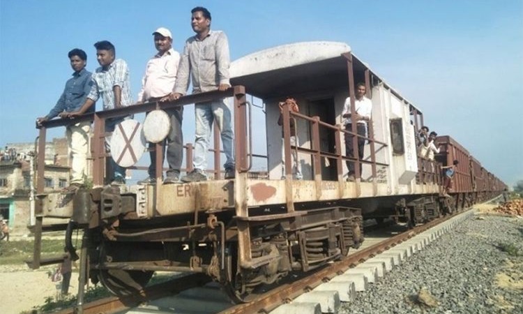 ५२ डिब्बामा  ब्लास्ट बोकेर झारखन्डबाट जनकपुर आयो रेल_img