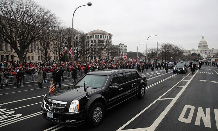 शासकको सवारीः रासायनिक आक्रमणले समेत केही हुँदैन ट्रम्पको कार, यस्ता छन् सुरक्षा_img
