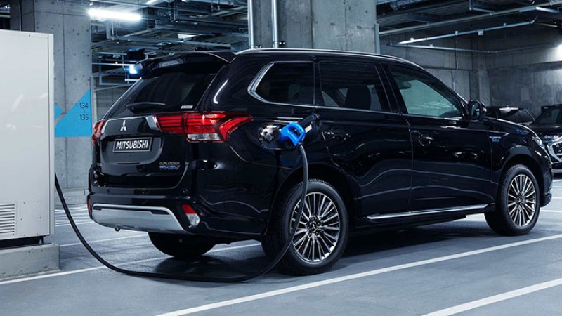 नेपाल सरकारको उपेक्षा र करको मारमा हाइब्रिड कार