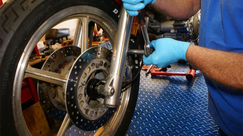 मोटरसाइकलमा धेरै देखिने ६ समस्या, यस्ताे छ समाधान