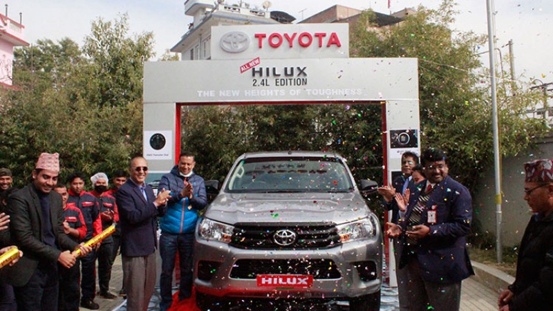 टोयोटा हाइलक्स आयो नयाँ इन्जिनमा, यस्तो छ मूल्य र विशेषता