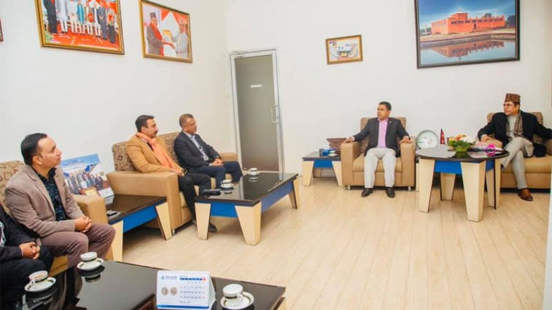 अटो व्यवसायीलाई गर्भनरको सुझावः सवारीको बर्गिकरण गर्नुहोस्