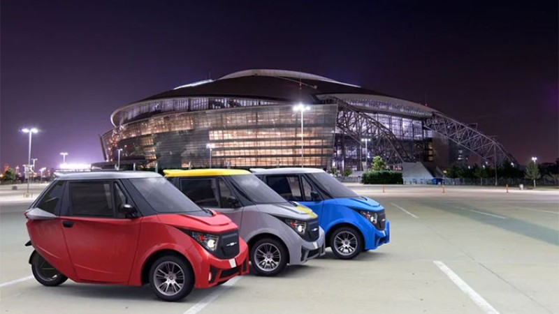 पछाडि एउटा मात्र चक्का भएको इलेक्ट्रीक कार, फुलचार्जमा २०० किमि चलाउन सकिने