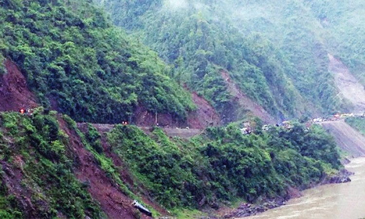 नागढुङ्गा-मुग्लिन खण्डको सवारी चाप घटाउन त्रिशूलीपारि सडक निर्माण गरिंदै_img
