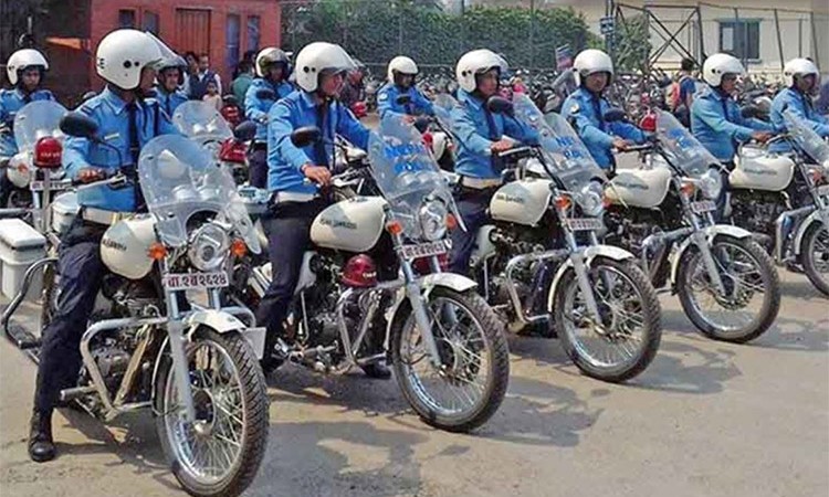 तपाईलाई ट्राफिक प्रहरीको फोन आयो ? यसरी पत्ता लाग्दैछ नियम मिचेको_img