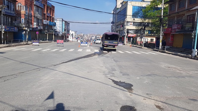 १० तस्विरमा हेर्नुहोस् उपत्यकाको सडकको अवस्था