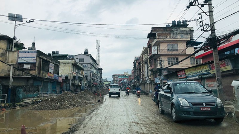 विशेष सम्पादकीयः ‘नयाँ प्रदुषण मापदण्ड’ लगाएर मात्रै हुन्न, सडक सफा बनाऊ