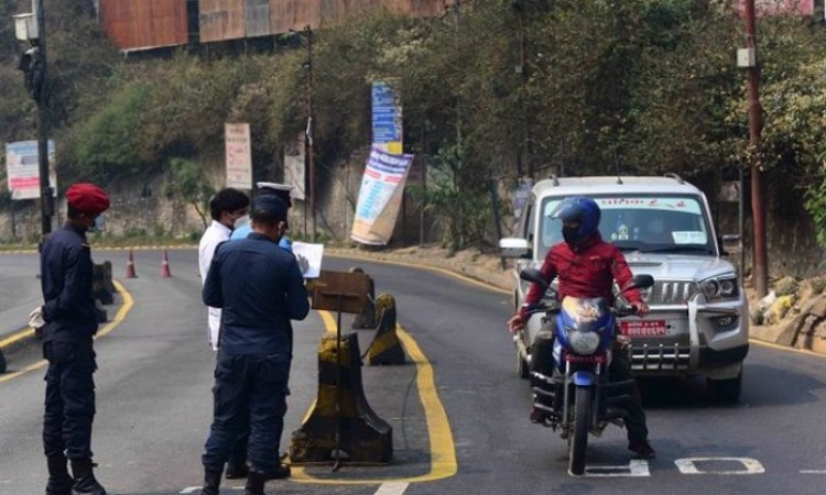 साँझ ८ बजेपछि उपत्यकामा निजी र सार्वजनिक यातायात प्रवेश गर्न रोक_img
