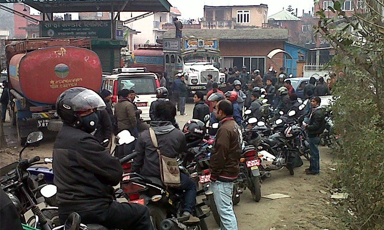 पेट्रोल पम्प र ग्यास डिपोमा महानगरको निगरानी_img