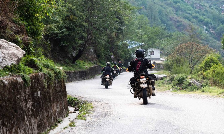 टिकापछि मोटरसाइकलमा घुम्न जानेले गर्नै पर्ने ४ काम_img
