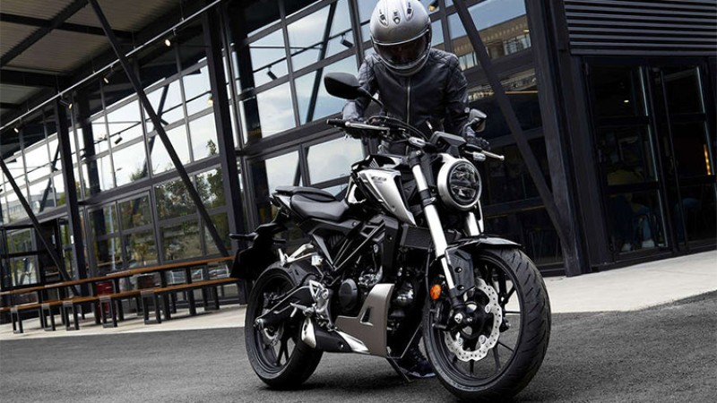 क्याफे रेसर डिजाइनमा बनेको ‘होन्डा सिबी १२५ आर’