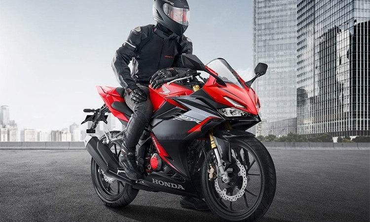 यामाहा R15 लाई टक्कर दिन होन्डाको CBR 150R_img