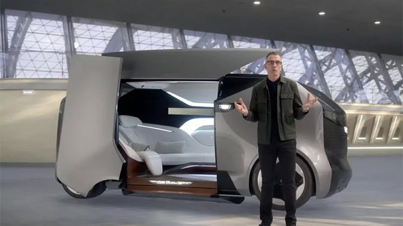 एउटा घरको छतबाट अर्को घरमा उडान भर्न सक्ने कार