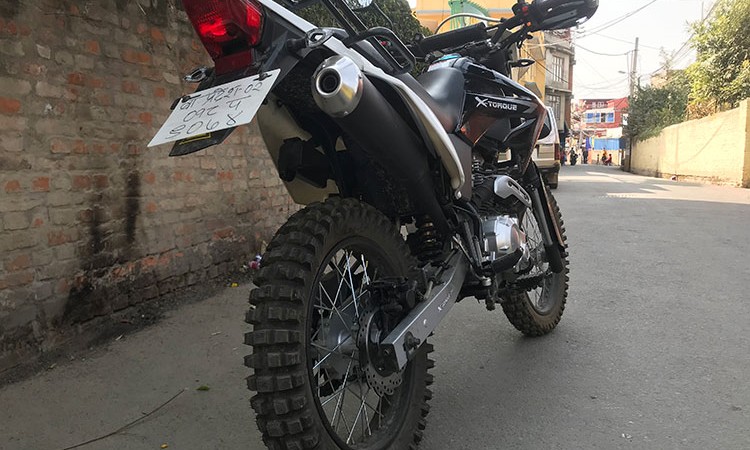 ठूलो इन्जिन तथा कम मूल्यको कारण प्रतिस्पर्धीलाई चुनौती बन्दै ‘एक्सटर्क २५०’_img