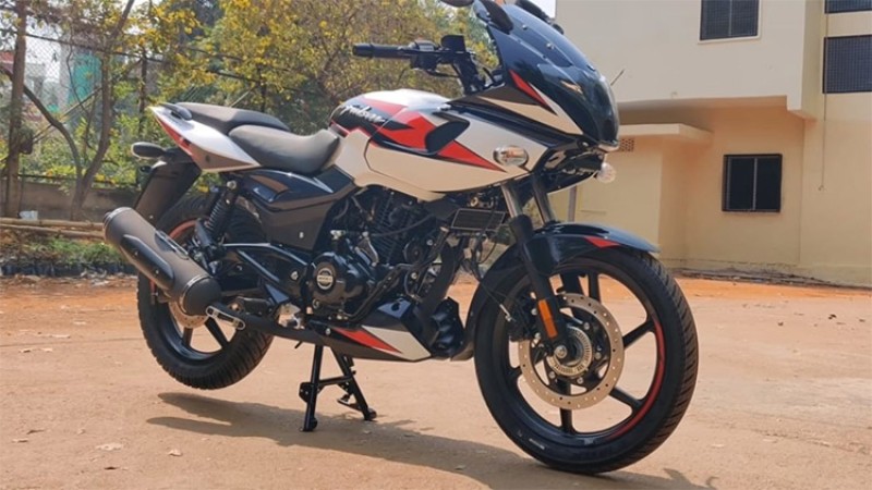 बजाज पल्सर १५० र २२० एफको ‘डगर एज’ संस्करण