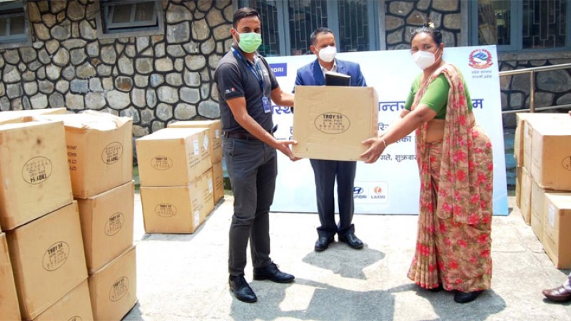 हुन्डाईले दियो ५० लाख बराबरको स्वास्थ्य सामाग्री