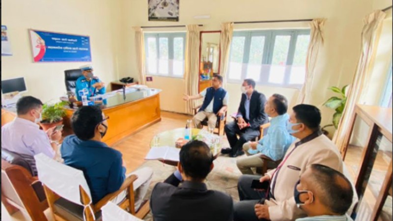 नाडाले ट्राफिक प्रहरीले संचालन गरेको ‘नो हर्न’ कार्यक्रममा सहयोग गर्ने