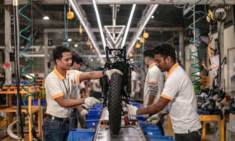 दुईपाङ्ग्रे एसेम्बल उद्योग : आफैं उत्पादन गर्दैनन्, नेपालमै बनेको पनि प्रयोग गर्दैनन्_img