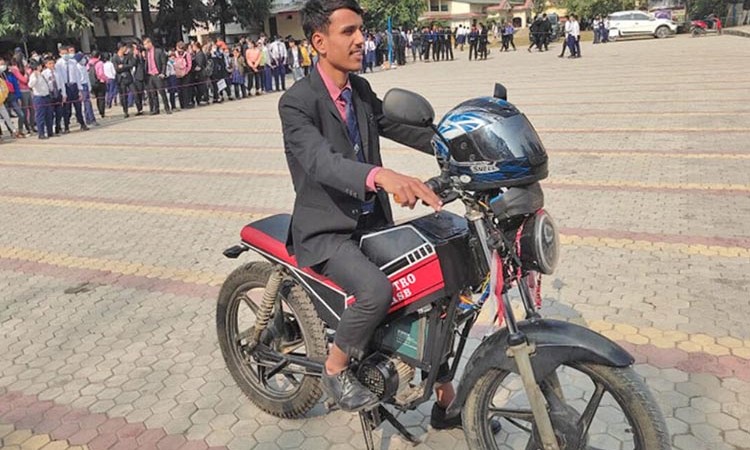 नेपाली विद्यार्थीले बनाए १०० किलोमिटर रेन्ज दिने इलेक्ट्रीक मोटरसाइकल_img