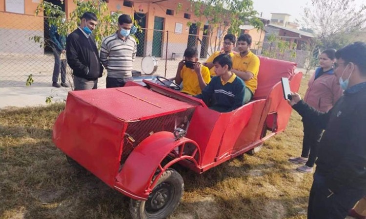 नेपाली विद्यार्थीले बनाए इलेक्ट्रीक कार_img