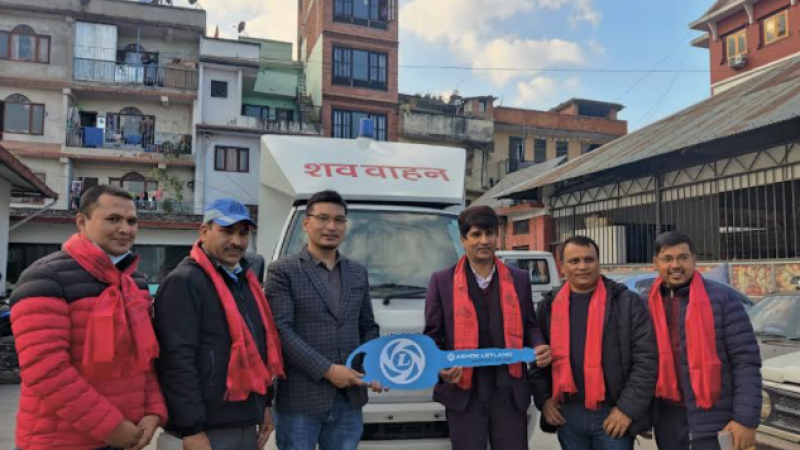 विभिन्न कार्यालयलाई अशोक लेलैण्डका शब बहान हस्तान्त्रण