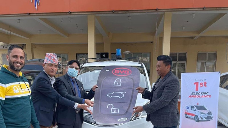 संचालनमा आयो नेपालको पहिलो इलेक्ट्रीक एम्बुलेन्स