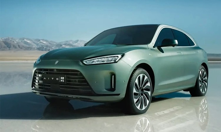 हुवावेले बनायो निकै शक्तिशाली इन्जिनमा हाइब्रिड कार_img