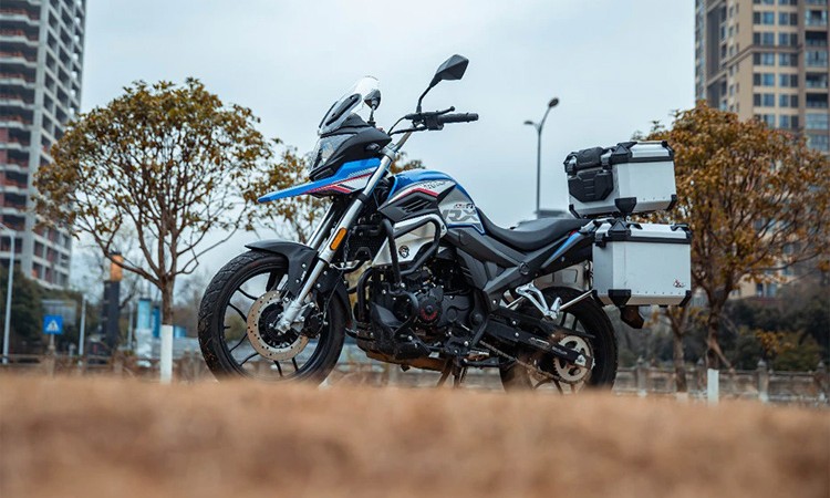आकर्षक डिजाइनमा RX1S एड्भेन्चर मोटरसाइकल_img