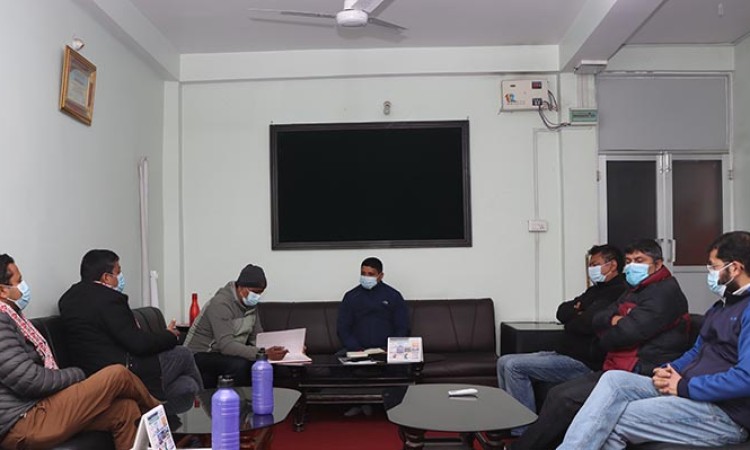 चितवनमा अटो संवाद : सामूहिक लगानीमा उद्योग खोल्दै, ईभीमा उपभोक्ताको चिन्ता_img