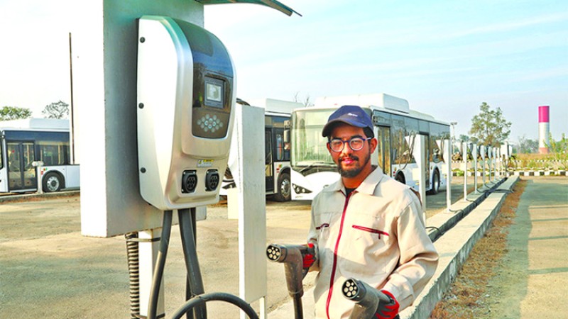 तयार भयो देशकै ठूलो चार्जिङ स्टेशन, एकै पटक १६ वटा गाडी चार्ज गर्न मिल्ने