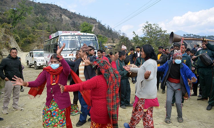 गुल्मीको दर्लिङमा पहिलोपटक बस पुग्यो_img